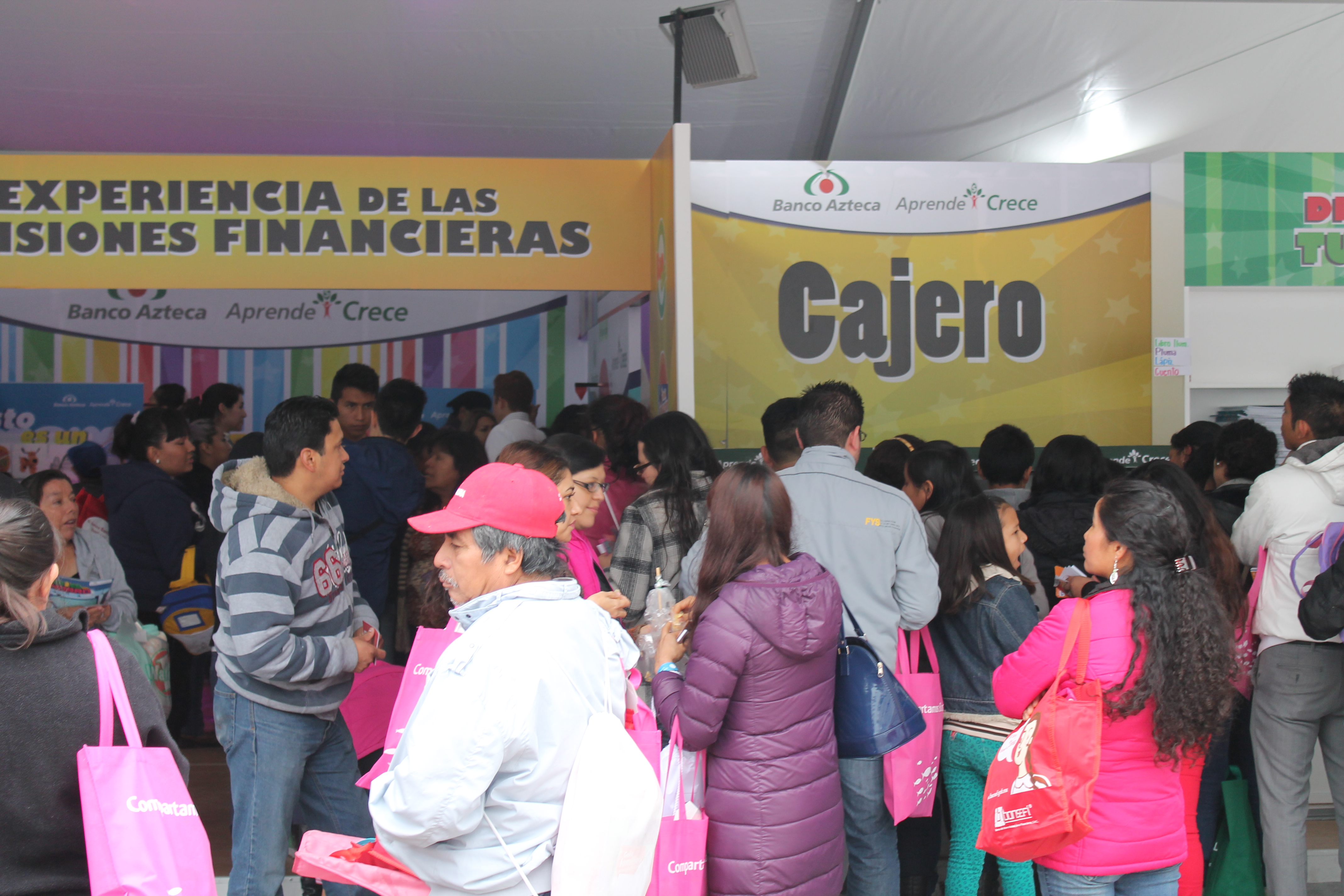 Stand de Banco Azteca